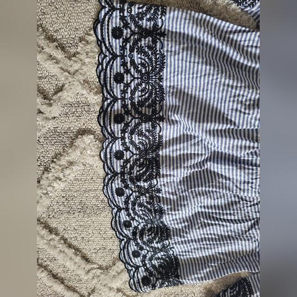 Dex Small blue and white stripe top with contrast stitch - Picture 3 of 6